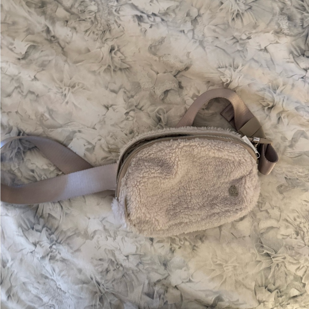 lululemon Cream Fleece Sherpa Belt Bag - Picture 2 of 7